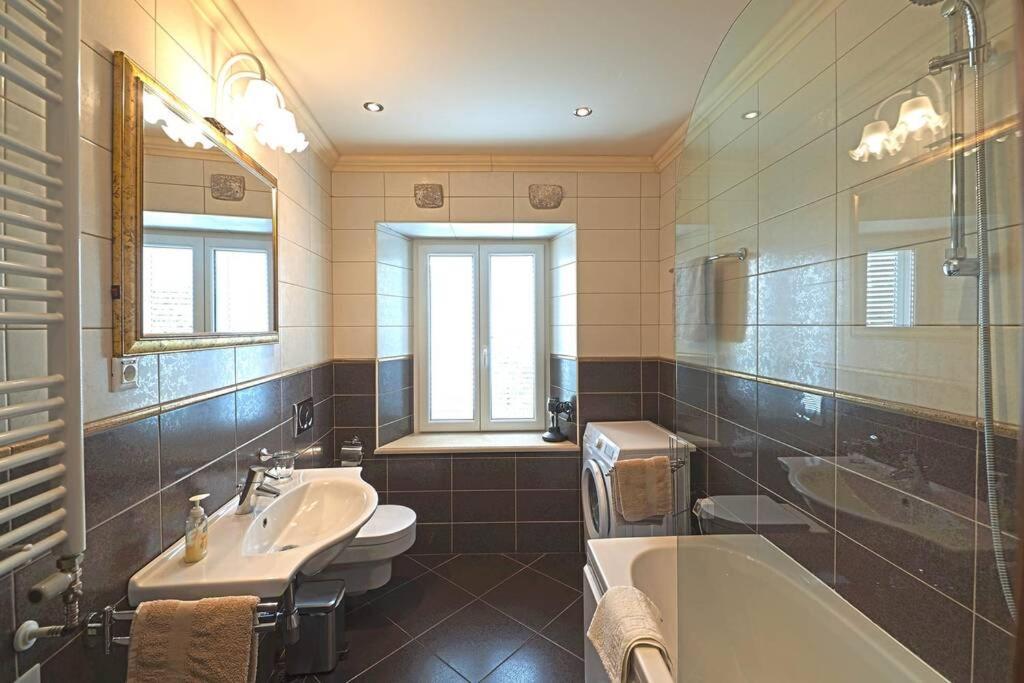 4 Bedroom In Old *