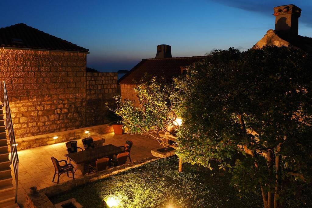 Villa 4 Bedroom In Old