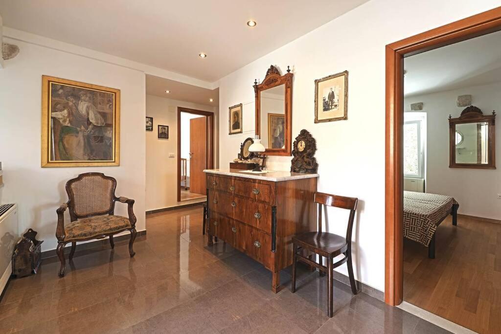 4 Bedroom In Old Villa *