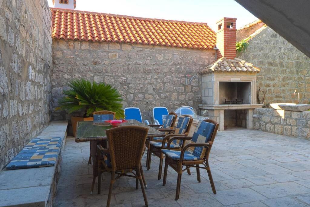 4 Bedroom In Old Villa