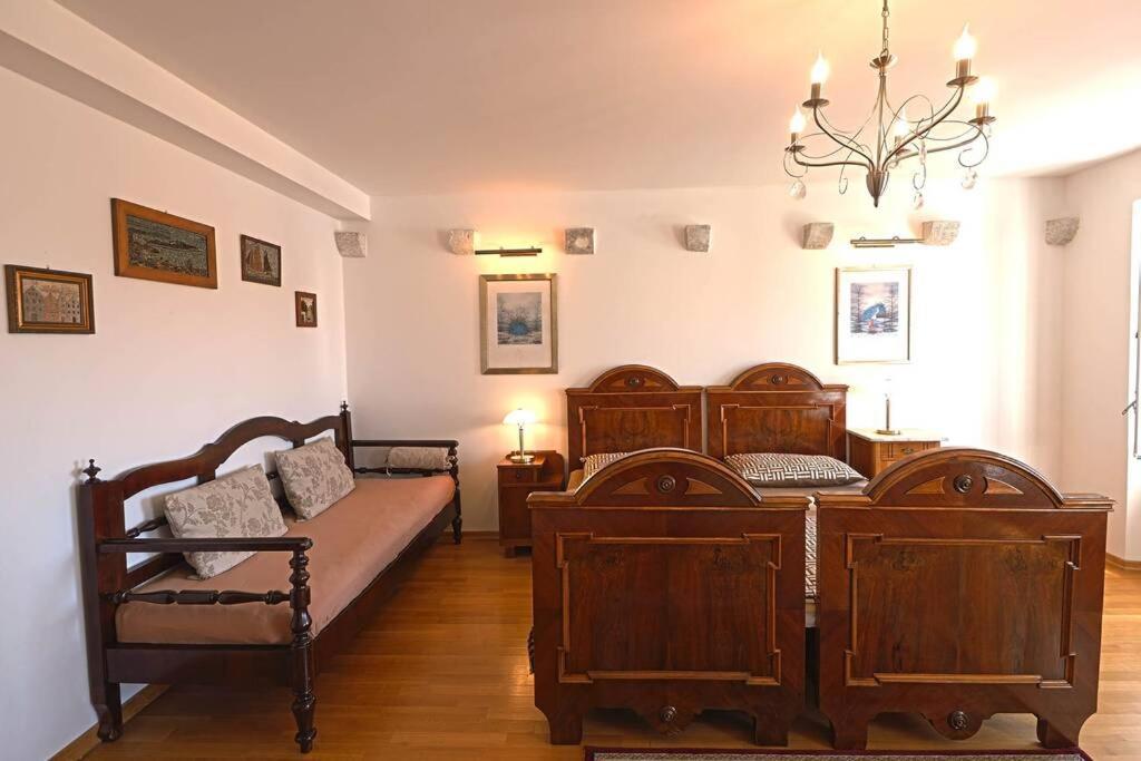 Villa 4 Bedroom In Old